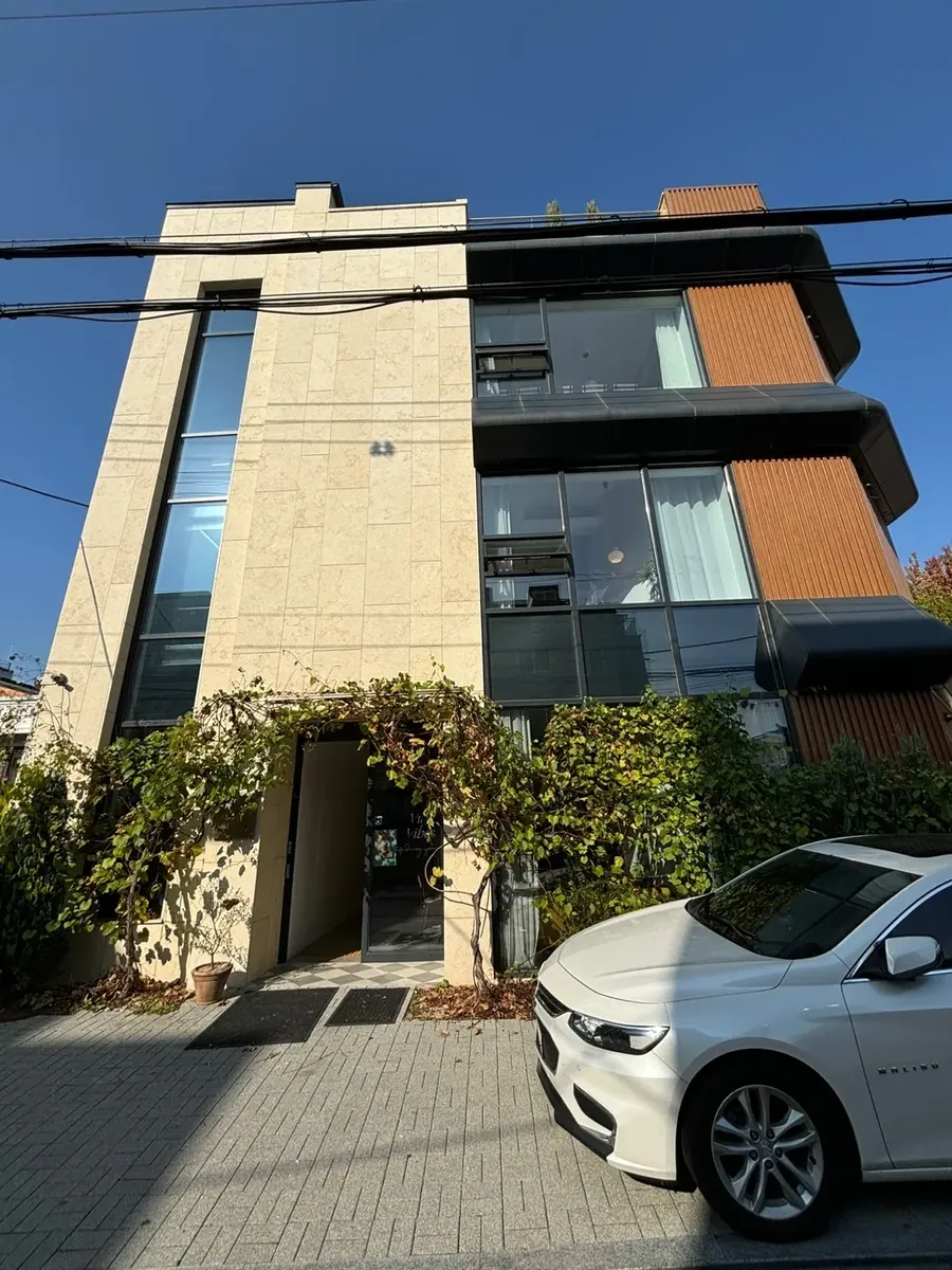 강남 프리랜서 클래스 건물 외관 낮 시간대 전경
